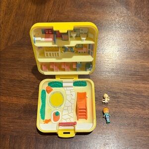 Vintage Polly Pocket 1989 - Midge’s Play School W/ Two Figures